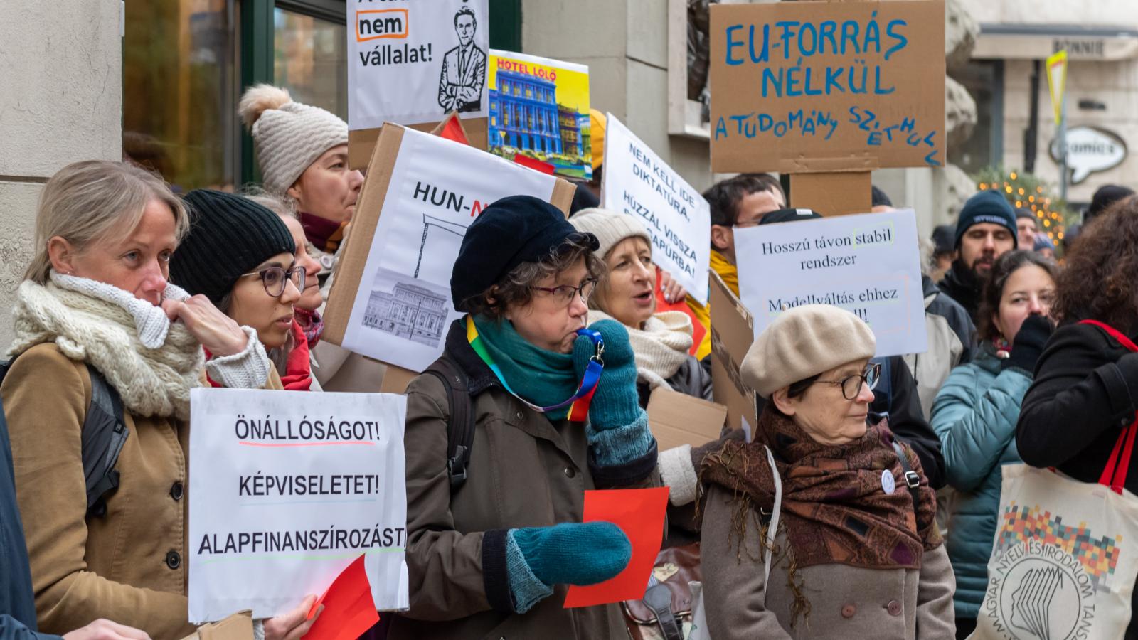 Tízből kilenc kutató elégedetlen a bérével