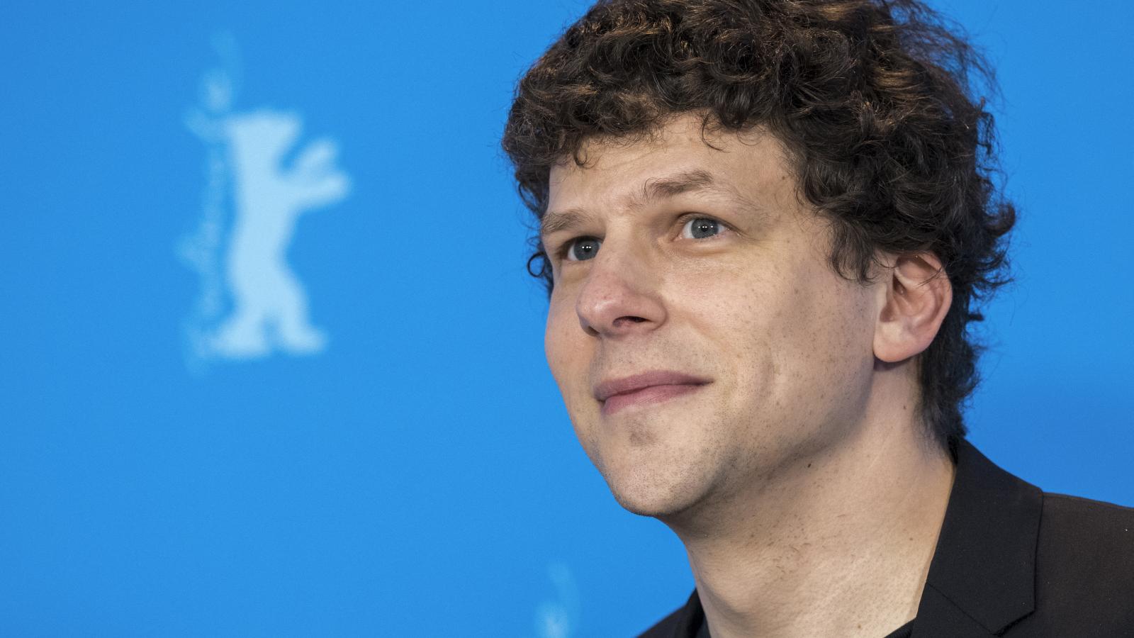 Jesse Eisenberg a Népszavának: Bűntudatot kezdtem érezni, amiért ilyen szerencsés életem van