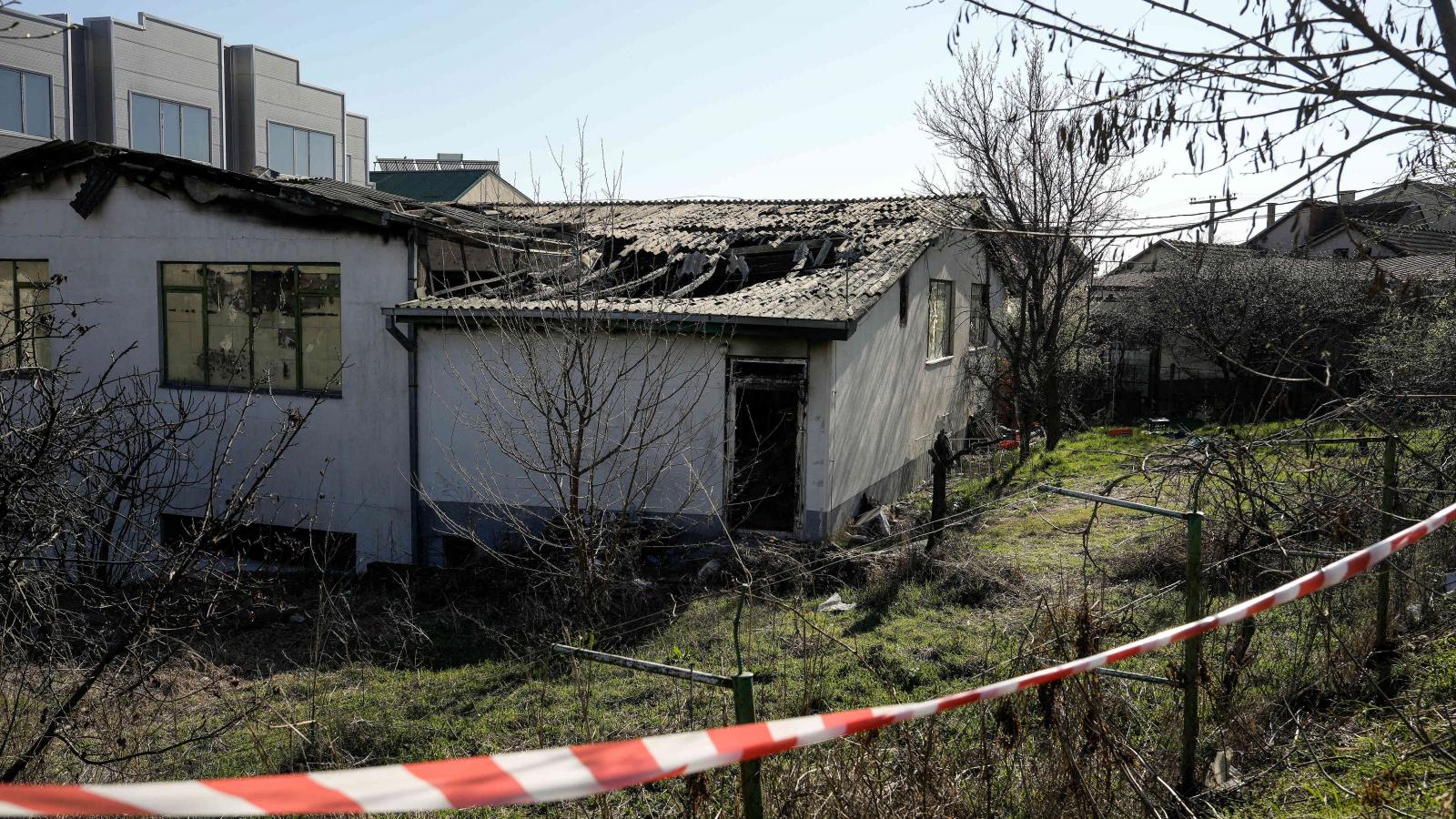 A szórakozóhely épülete a tűz után Kocsaniban