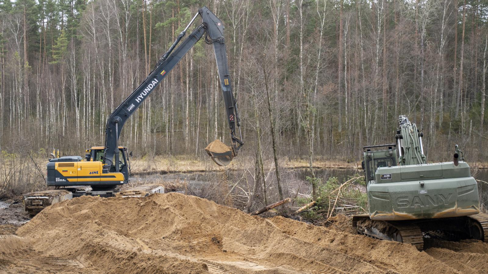 Mentőcsapat a Pabrabe gyakorlóterepen március 27-én 