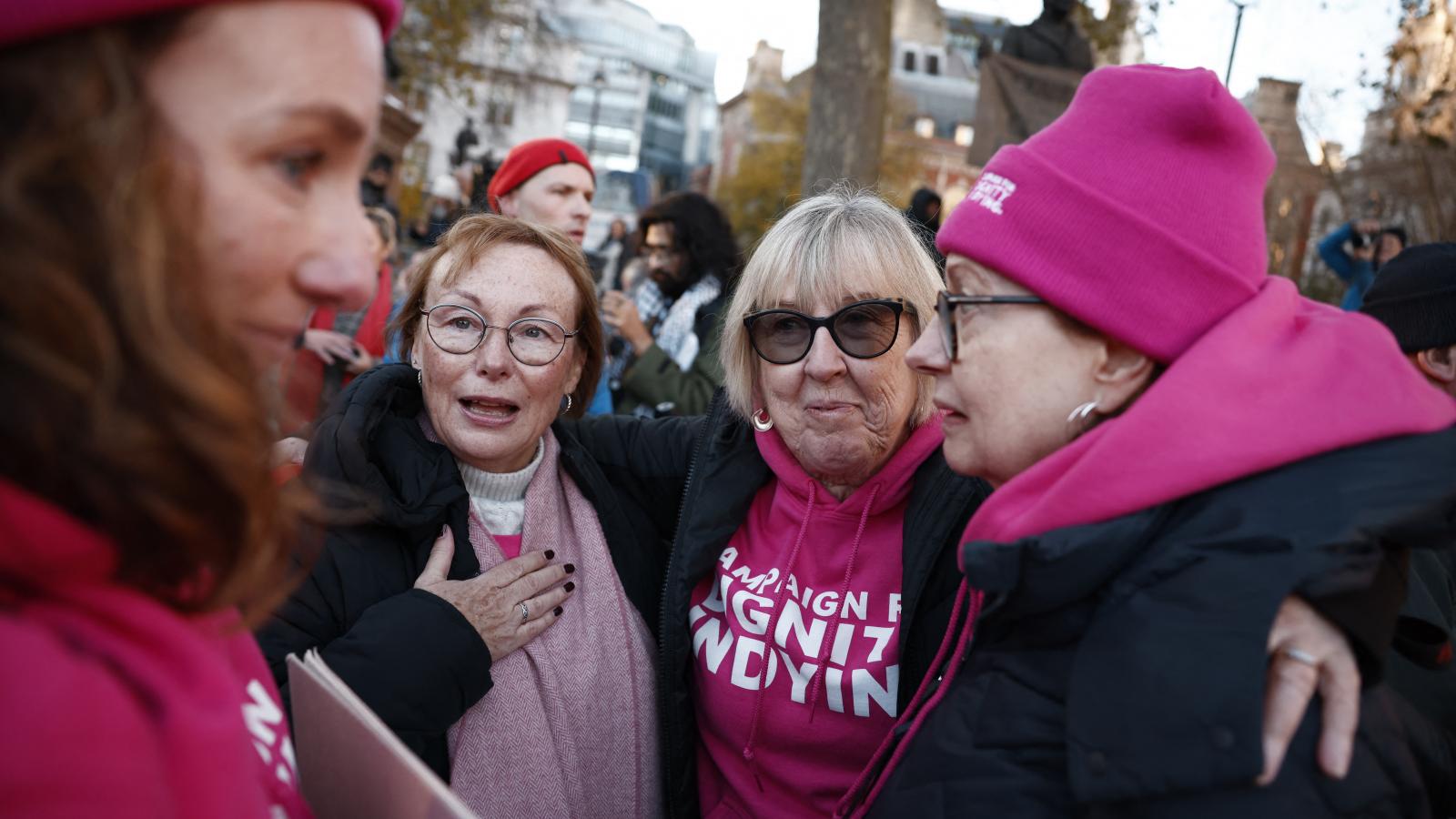 A brit támogatóknak még várni kell, lehet, hogy nem is keveset