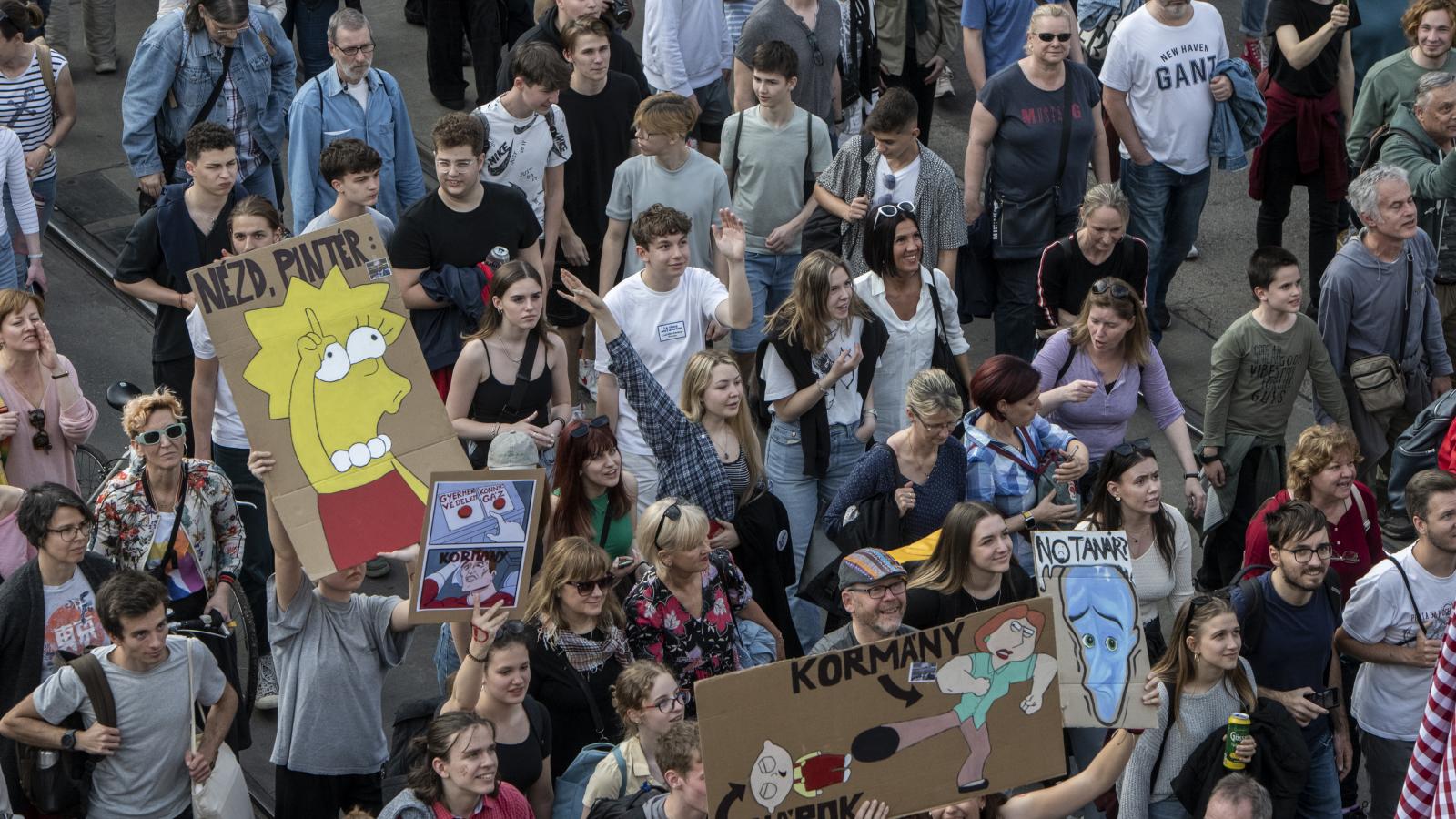 Tüntető diákok Budapesten 2023. május 19-én 
