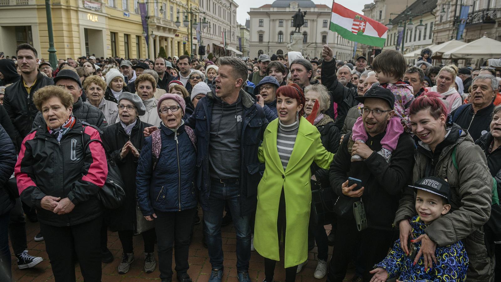 A Tisza Párt országjárásának egyik állomása Szegeden 2025. április 8-án