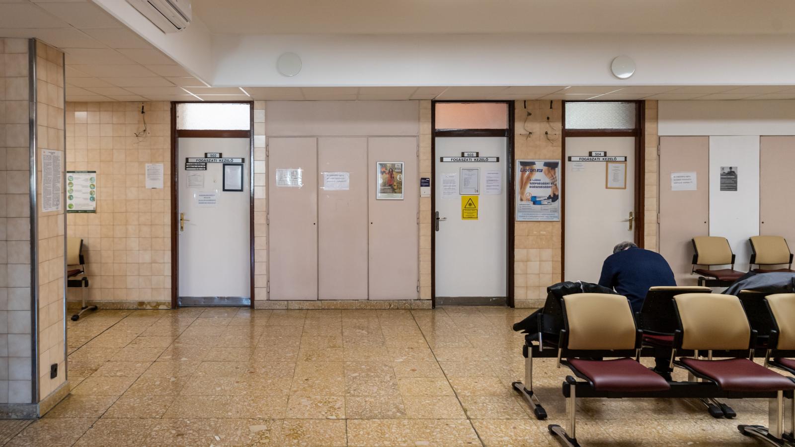 Folyamatosan javítják az időpontfoglaló rendszer hibáit – mondta az államtitkár