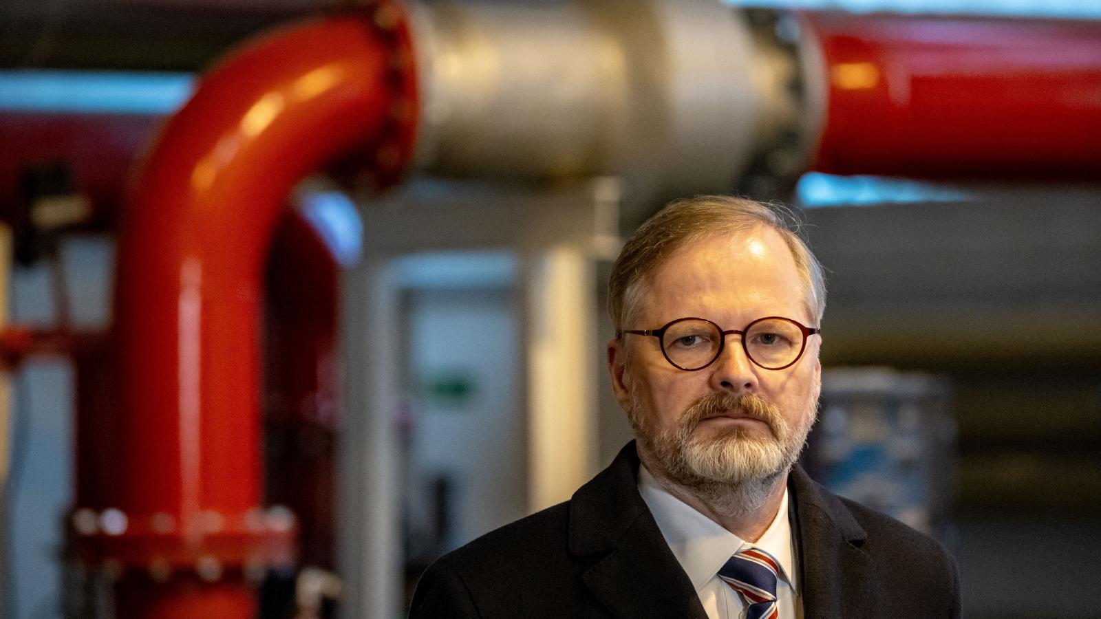 Petr Fiala cseh miniszterelnök a cseh központi olajtartálytelepen január 14-én