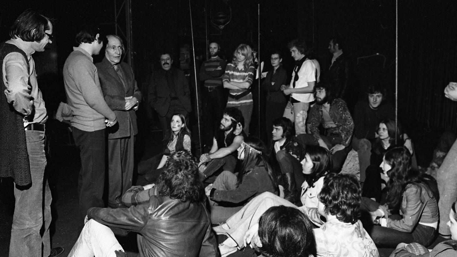 A Képzelt riport egy amerikai popfesztiválról (1973. Vgszínház, r: Marton László) igazi új hullámos előadás volt