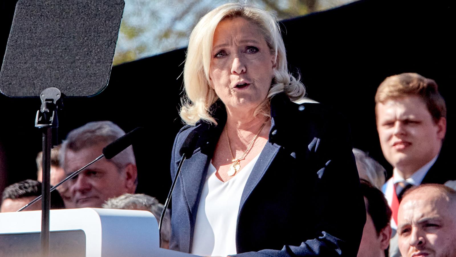 Donald Trump emberei Marine Le Penért lobbiztak Párizsban