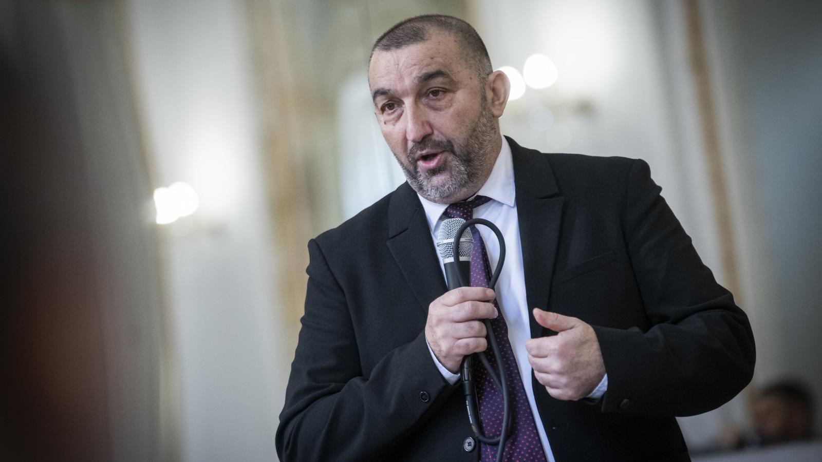 Aba-Horváth István, az országos önkormányzat elnöke vitatja a bérleti­díj-fizetés jogszerűségét és összegszerűségét