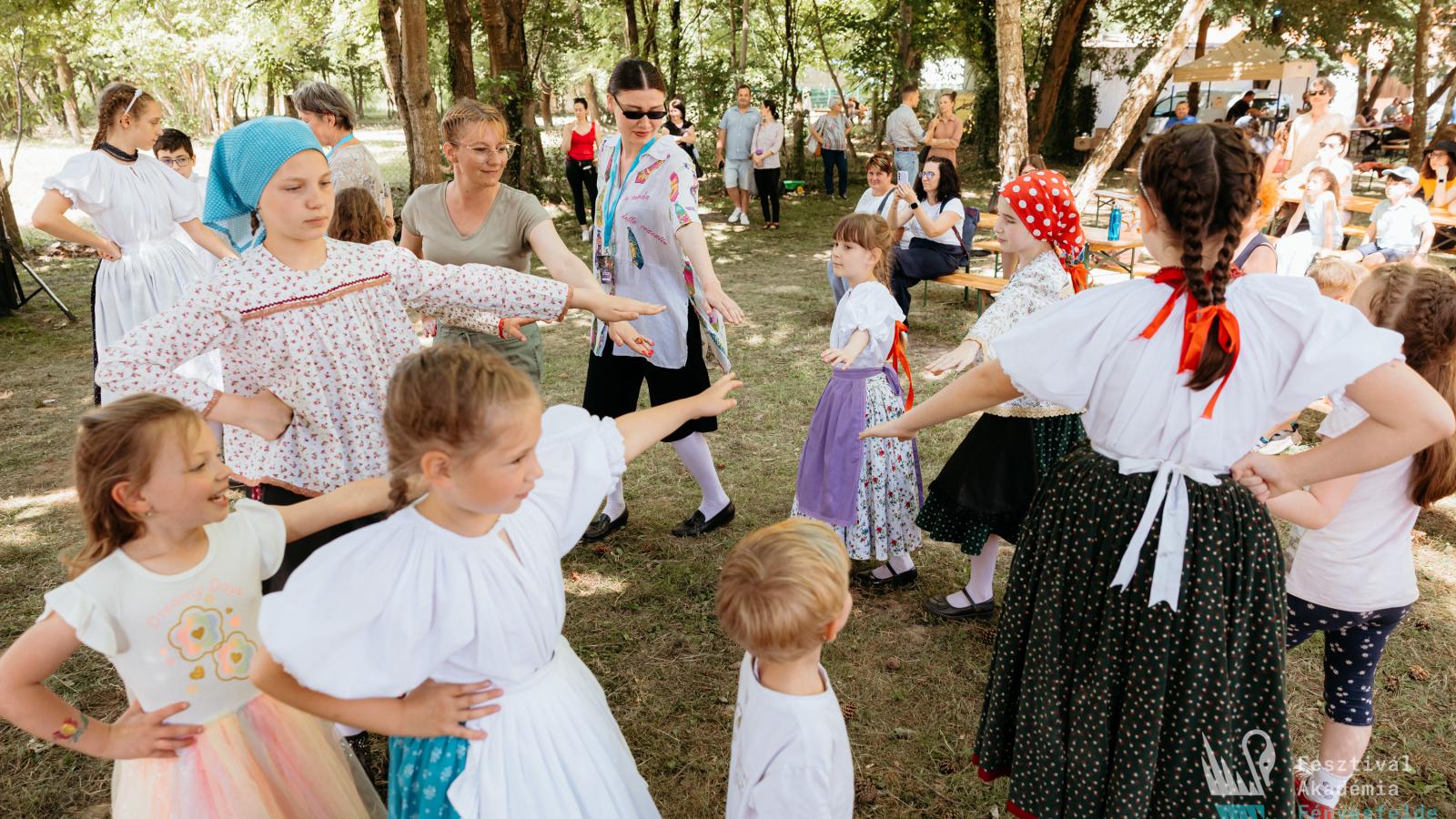 „A népi és az urbánus egy-egy látásmód” – fogalmazta meg Kassai Lajos lovas íjász az előadásában