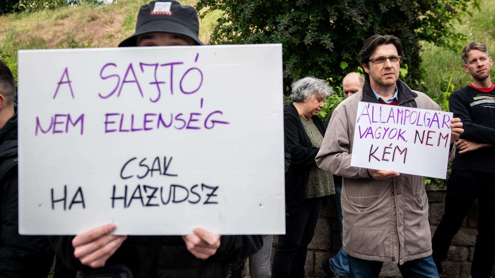 A civileket és a sajtótermékeket némítaná el a törvény