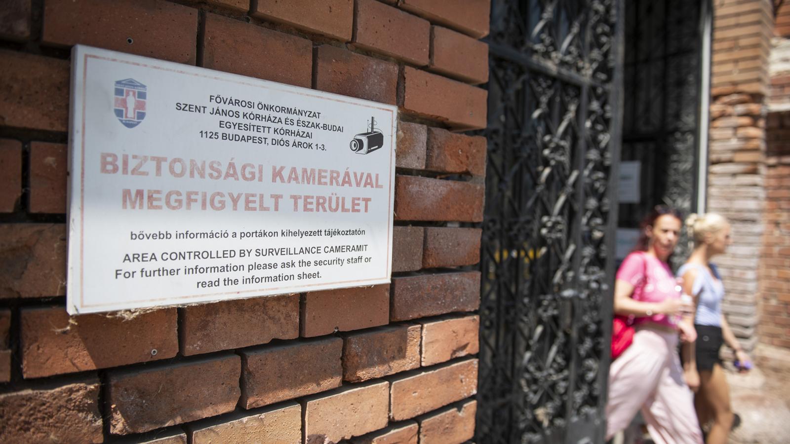 A kórházi dolgozókat csak egy napig figyelték a kamerák