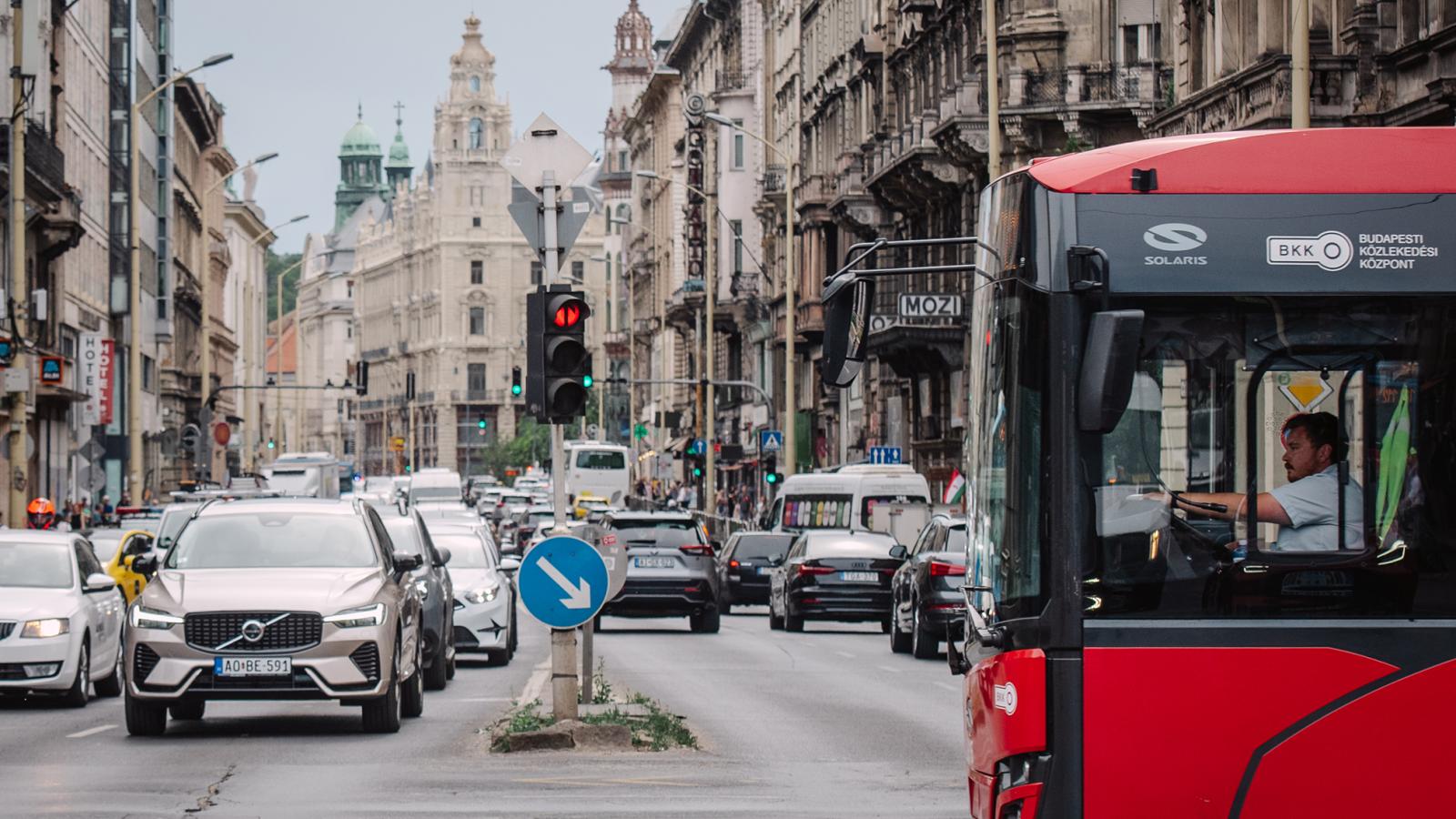 A főváros
végleg elveszíti a trolivásárlásra ígért, de soha meg nem kapott 11 milliárd forintnyi uniós forrást is