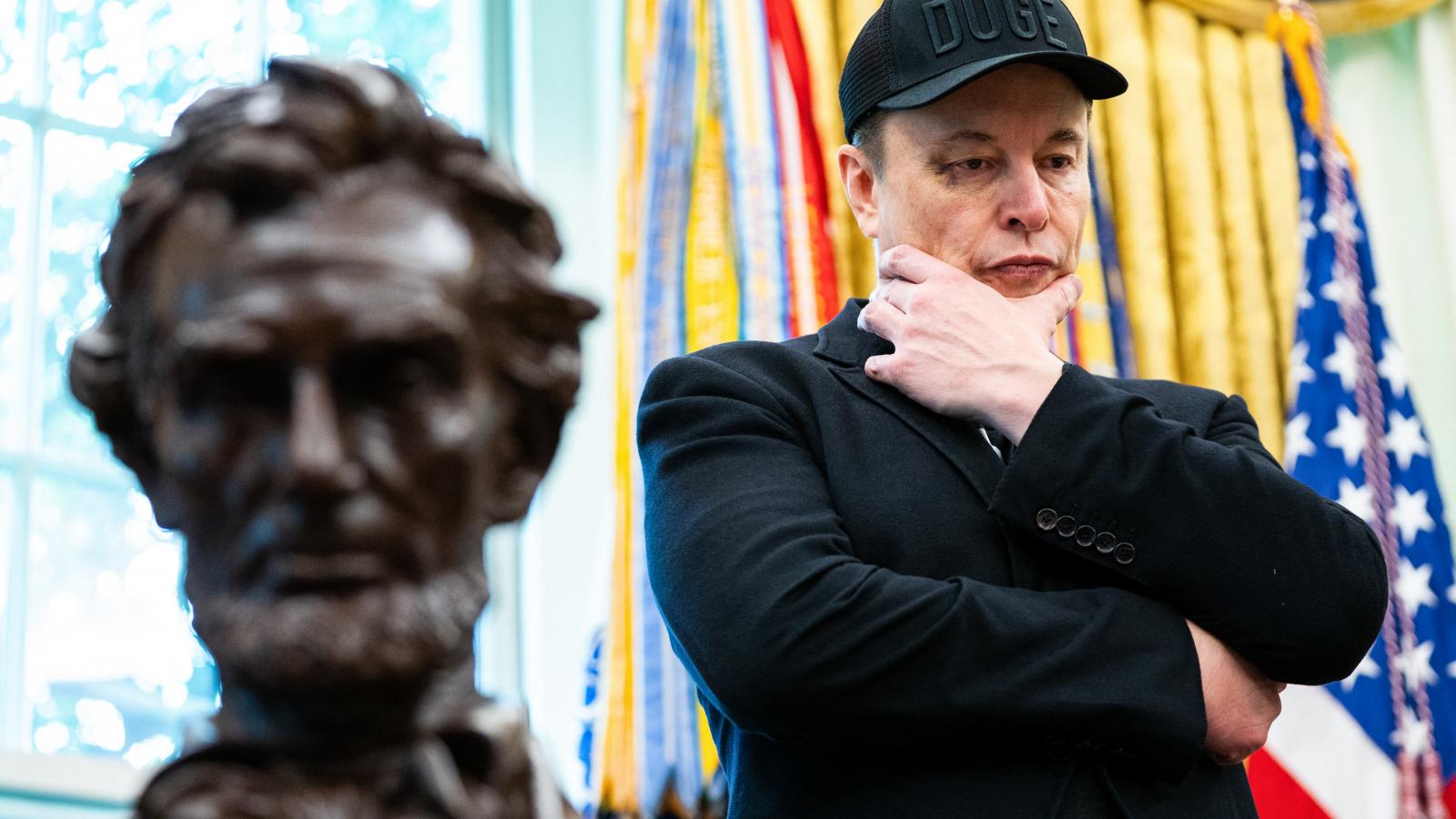 Elon Musk a Fehér Ház Ovális Irodájában, Washingtonban, 2025. május 30-án.