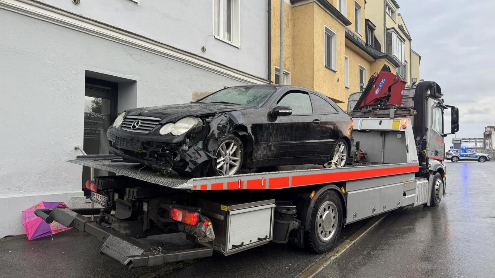 A gázoló Mercedes az incidens után