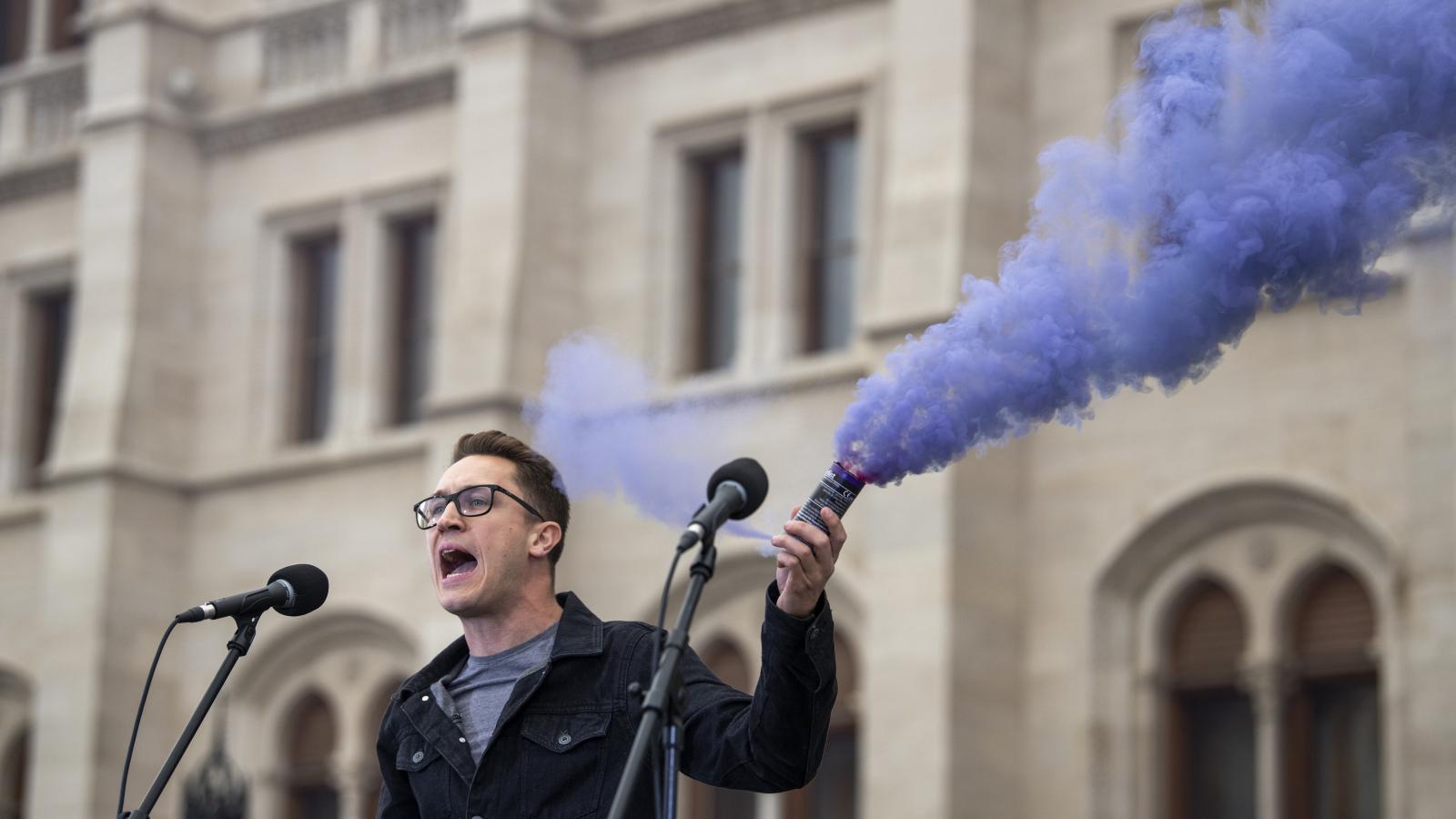 Bedő Dávid a Parlament előtt április 14-én 