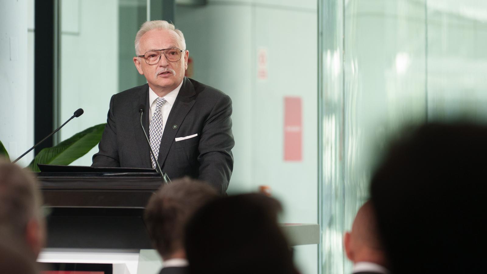 A Mol bírálja az Európai Uniót, kilenc pontban össze is foglalta, hogy a brüsszeli elitnek mit kellene tennie