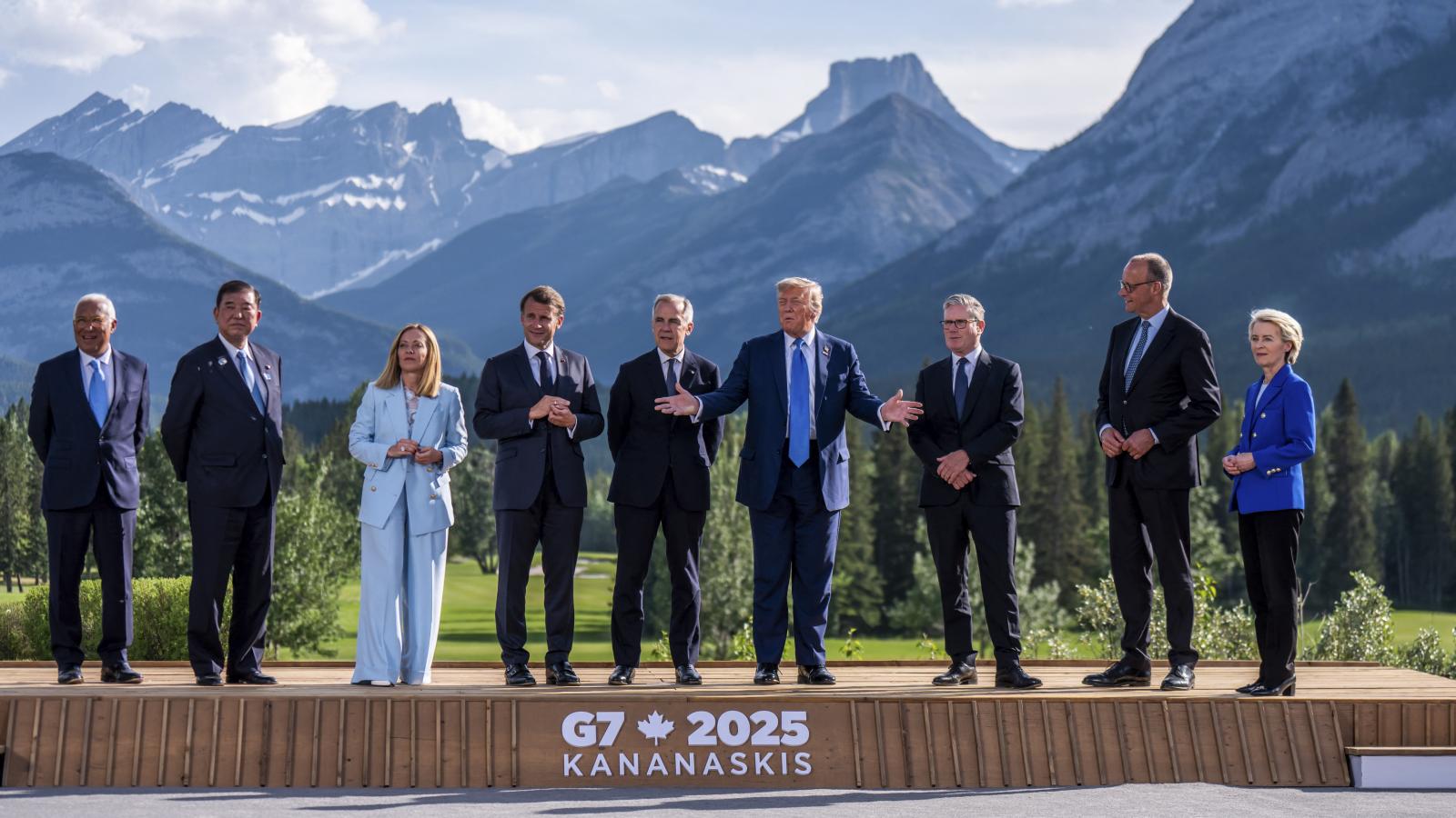 Donald Trump idő előtt távozott a kanadai G7-csúcsról, majd utólagos szóváltásba kezdett Emmanuel Macron francia elnökkel