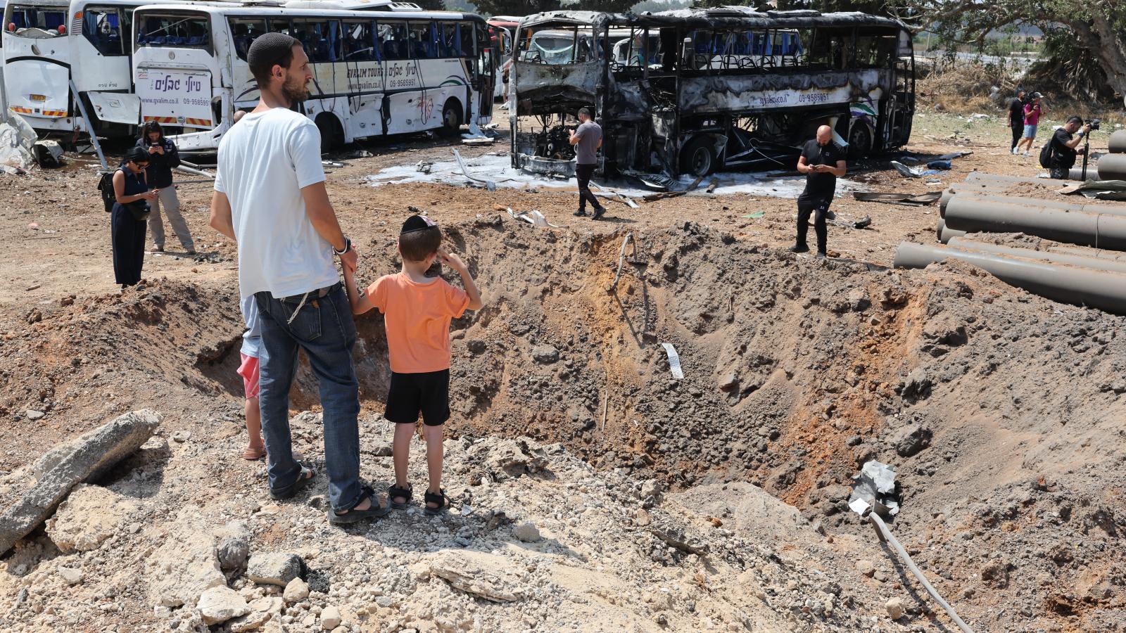 Naponta több hullámban indít ballisztikus rakétákat izraeli települések ellen Irán, amelyeket a híresen fejlett izraeli légvédelmi rendszer sem tud teljesen semlegesíteni