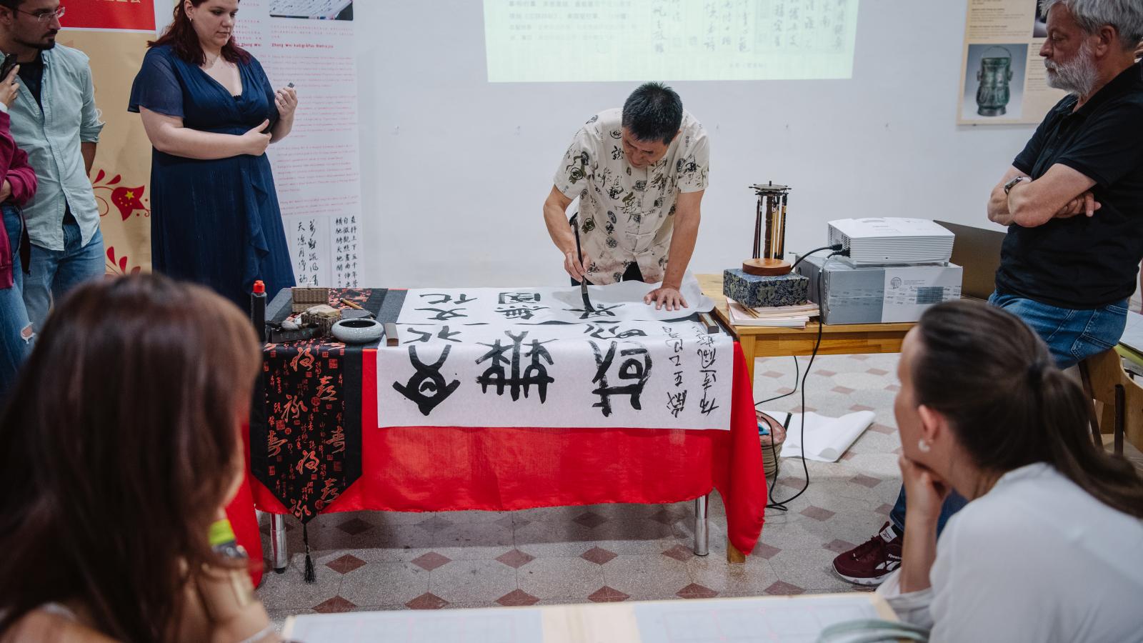 A kalligráfia nem pusztán írás vagy meditatív mozgásforma, hanem az önkifejezés egy ősi formája