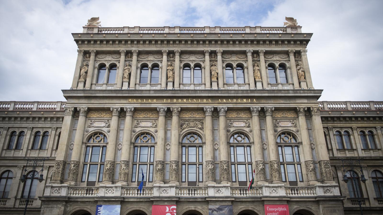 Se a magyar állam, se egy alapítvány, egyetlen tehetős adományozó sem járult hozzá a felújítás költségeihez