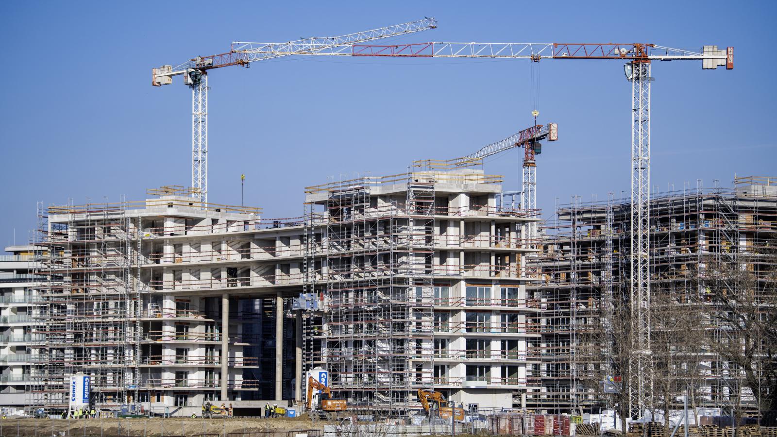 Gombamód nőnek ki a földből a nagyobbnál nagyobb lakóparkok