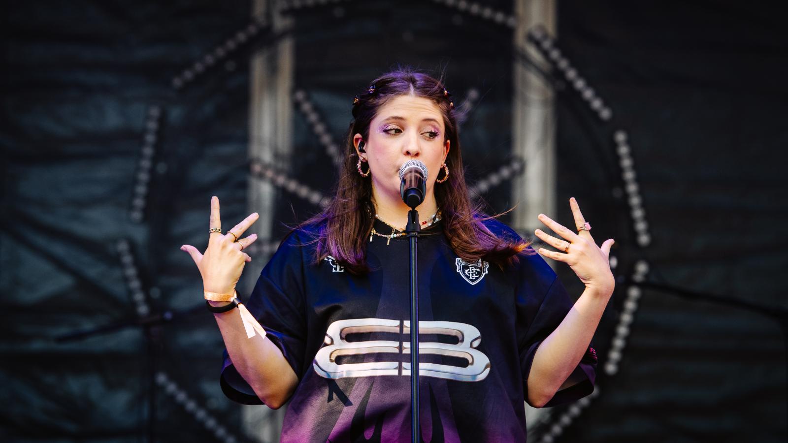 Cseri Hanna nagyon rossz, még rosszabb dolgokról szeretett volna énekelni sajátos show-elemekkel toldva. A halálról, szorongásról, megfelelési kényszerről