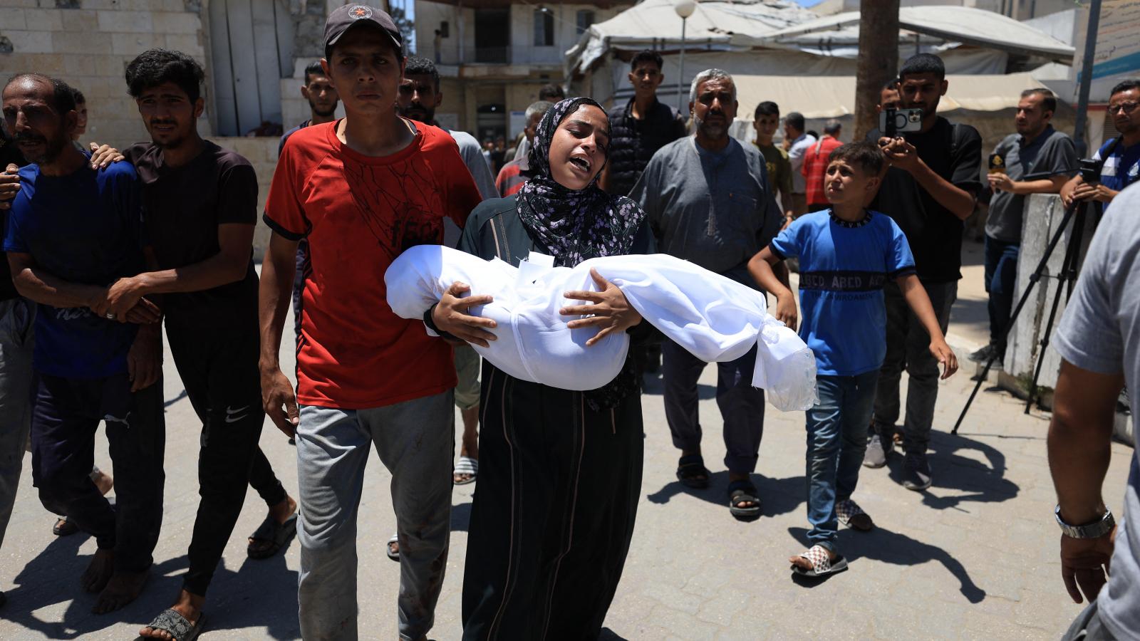 Palesztin gyász Gázavárosban 2025. július 13-án