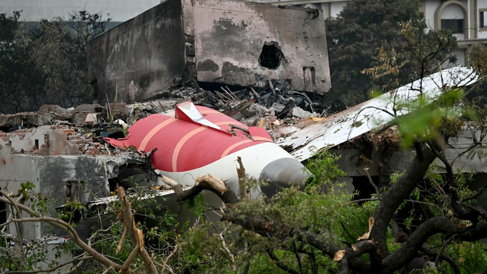 A lezuhant repülő roncsai június 13-án 