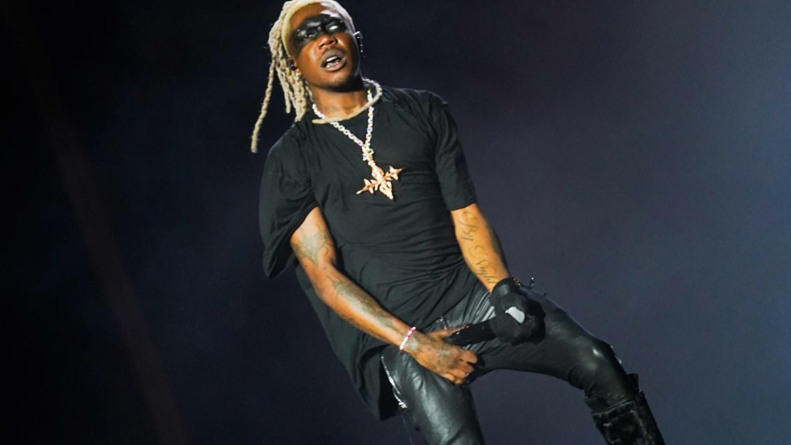 Destroy Lonely rapper a Beach, Please fesztiválon