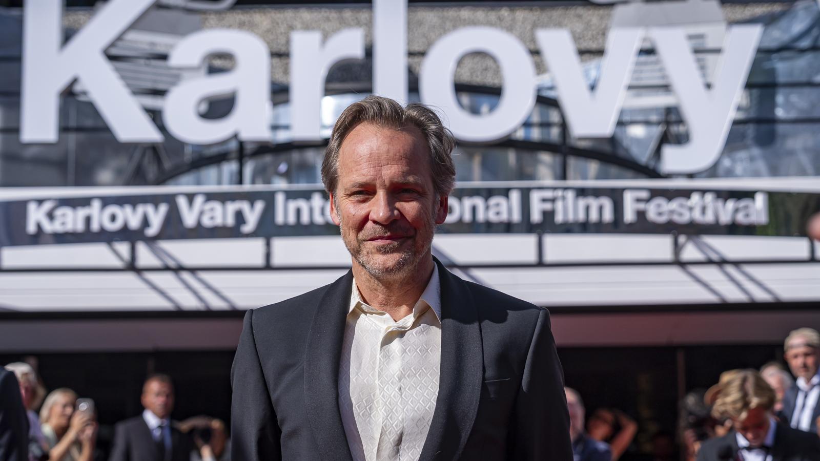 „Számomra nincs vigasz abban, hogy én melegben vagyok, míg mások fáznak. Ez nem politika, hanem egyszerű emberség”