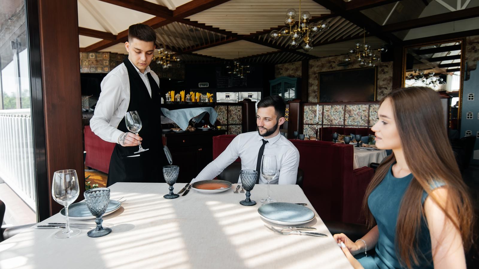 Egyre kevesebbet kérnek az asztalra az étterembe járók