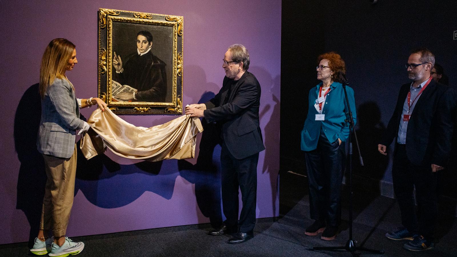 Miklósa Erika énekesnő és Baán László, a Szépművészeti Múzeum főigazgatója leleplezi El Greco fest­ményét