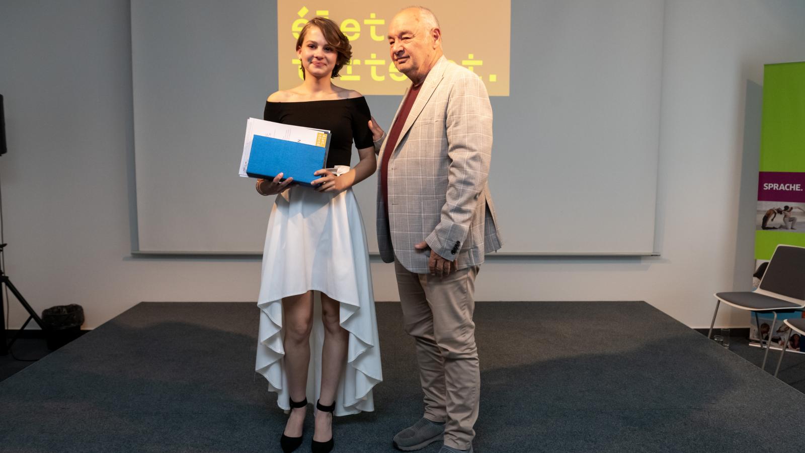 Bolovits Bodza kiemeli, mennyire fontos volt, hogy a hospice házban átlagos gyerekként, emberként kezelték őt. Hogy saját magára is így nézett, és hogy szerinte más beteghez is mint teljes emberhez kell fordulni