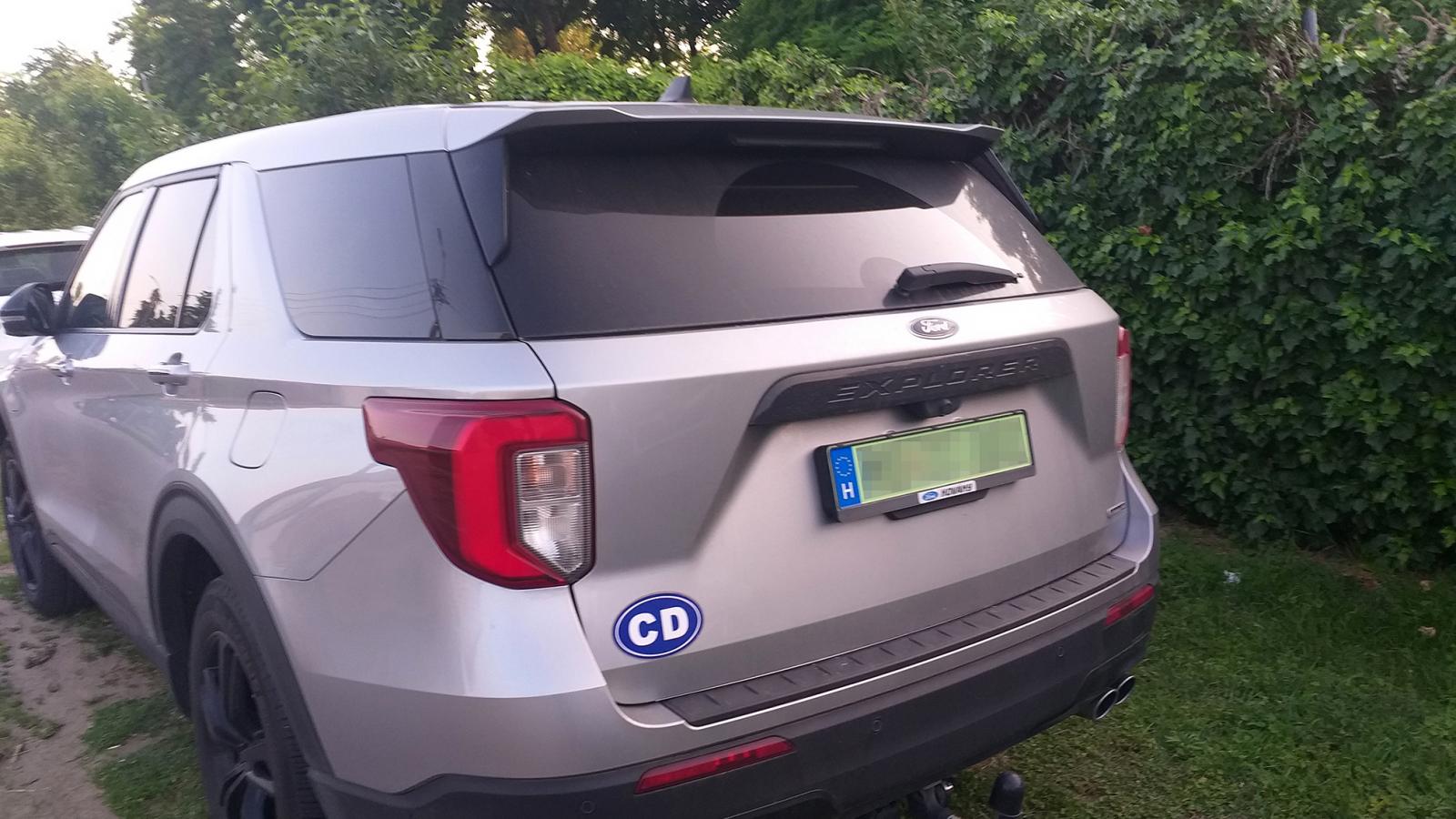 A Ford meg a CD-jelzésű diplomata- embléma