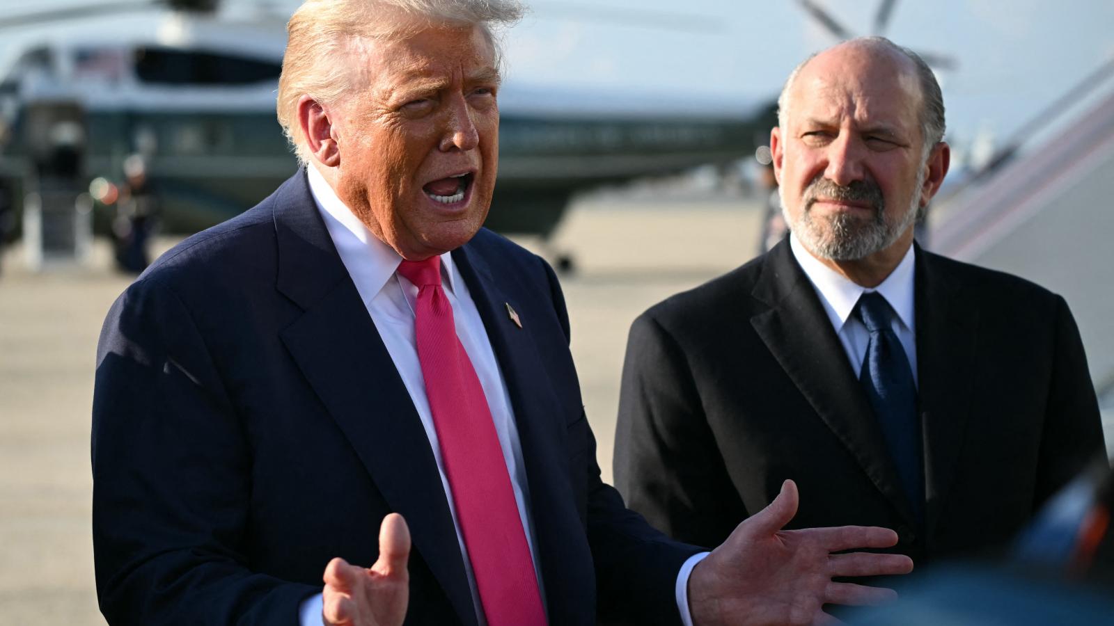 Donald Trump amerikai elnök és Howard Lutnick kereskedelmi miniszter