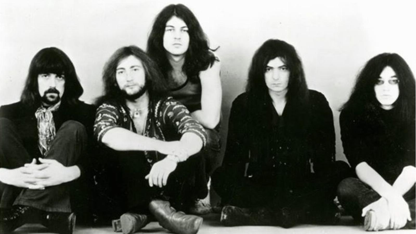 A Deep Purple 1971-ben, az eredeti felállásban. A zenekar tagjai (balról jobbra): Jon Lord, Roger Glover, Ian Gillan, Ritchie Blackmore és Ian Paice