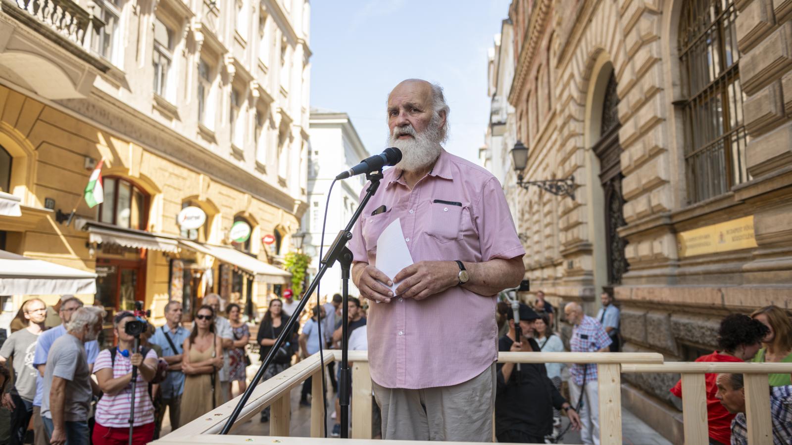 Iványi Gábor az egyik tüntetésen 2024. szeptember 3-án