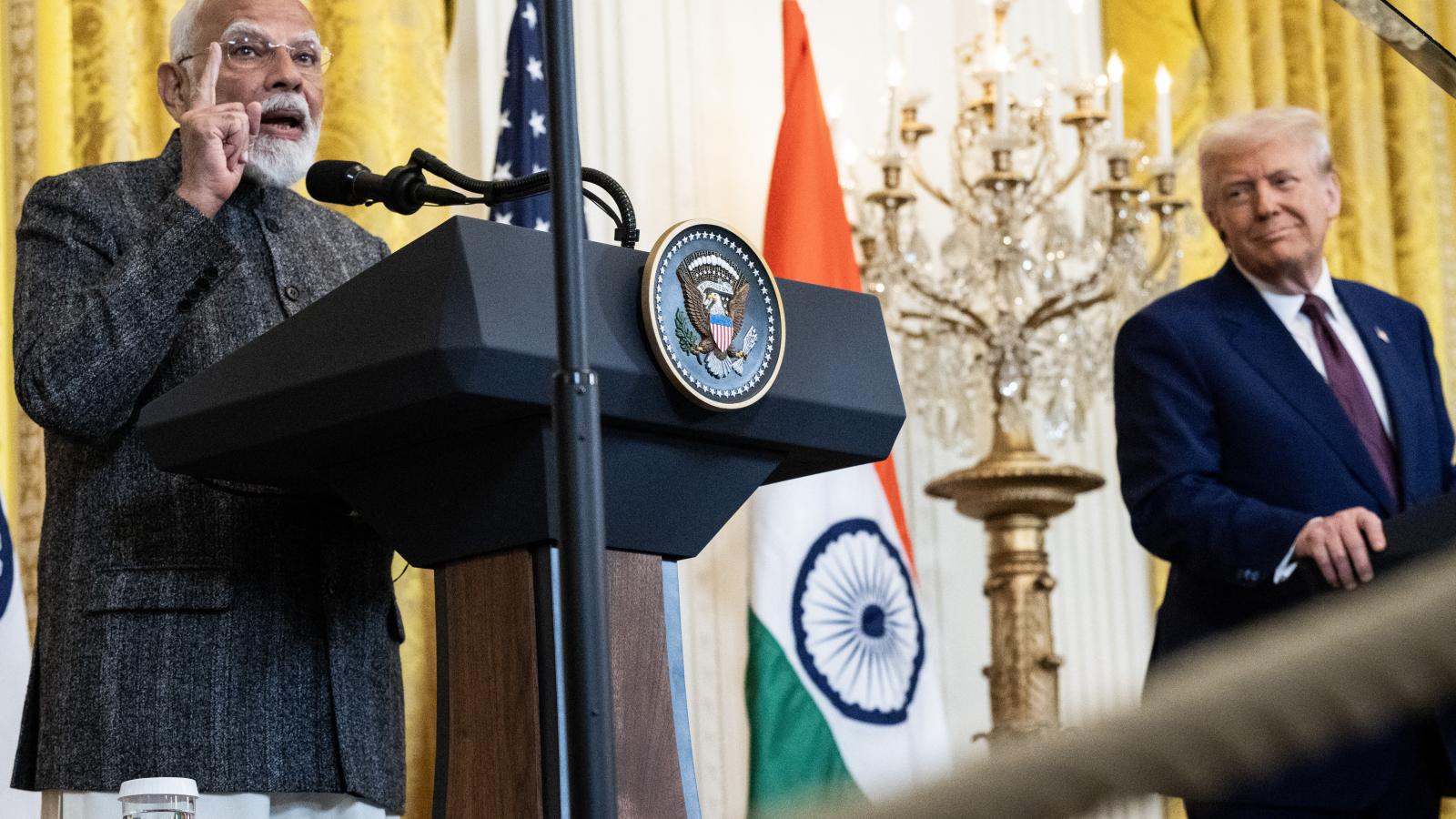 Donald Trump amerikai elnök és Narendra Modi indiai miniszterelnök 2025. február 13-án