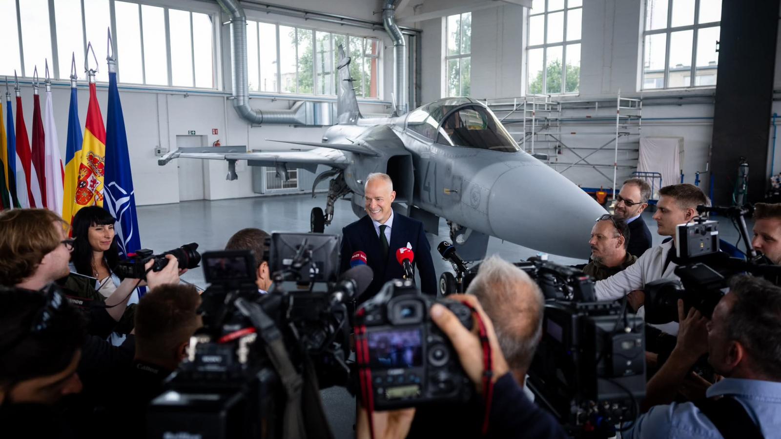 A honvédelmi miniszter július végi bejelentése a balti légtér védelmének átvételéről