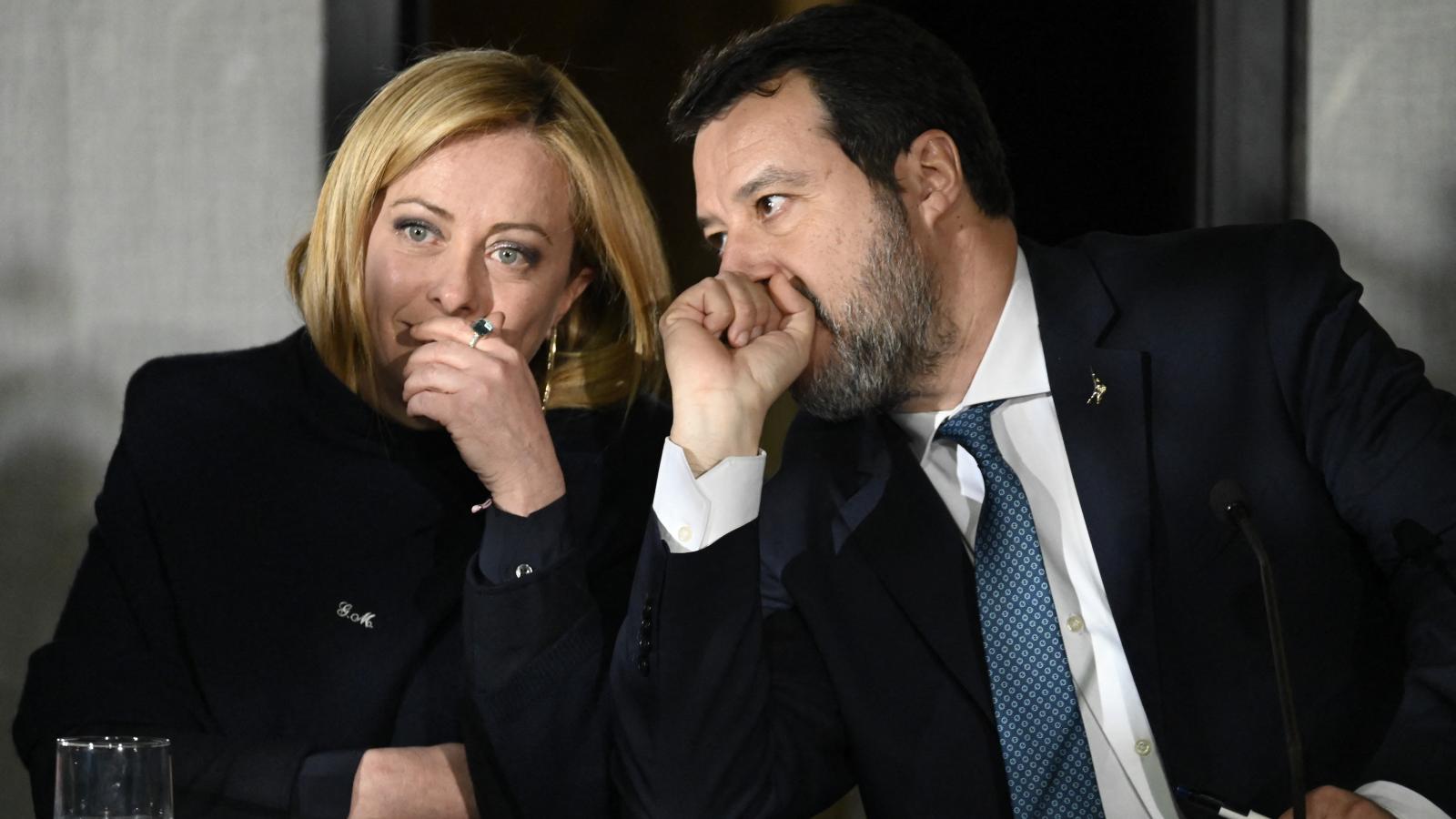 A Meloni-kormány és Matteo Salvini közlekedési miniszter ígéretet tett, hogy a híd új gazdasági erőt és sok munkahelyet visz Szicíliába és Calabriába, Olaszország két legszegényebb régiójába