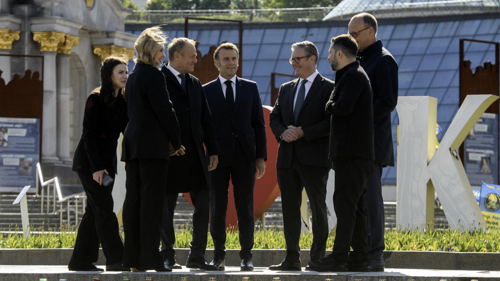 Ukrajna támogatására elkötelezett európai vezetők korábbi tárgyalása Kijevben