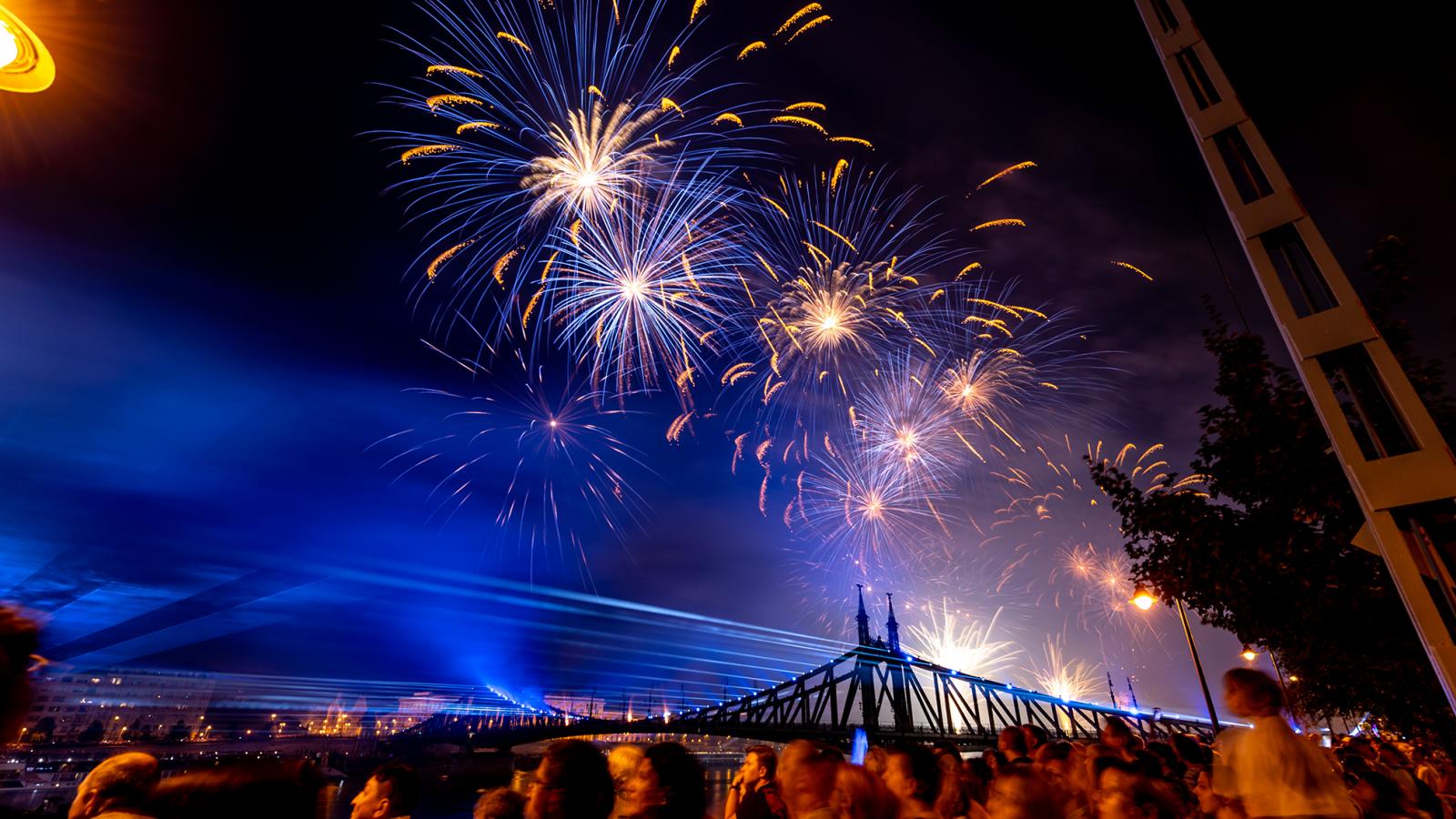 Idén csak a tűzijáték 3,5 milliárdba kerül, a többség ezt hasznosabb célokra fordítaná