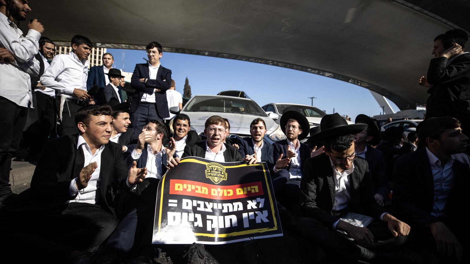 Az ultraortodox érintettek tiltakoznak katonai mentességük felszámolása ellen