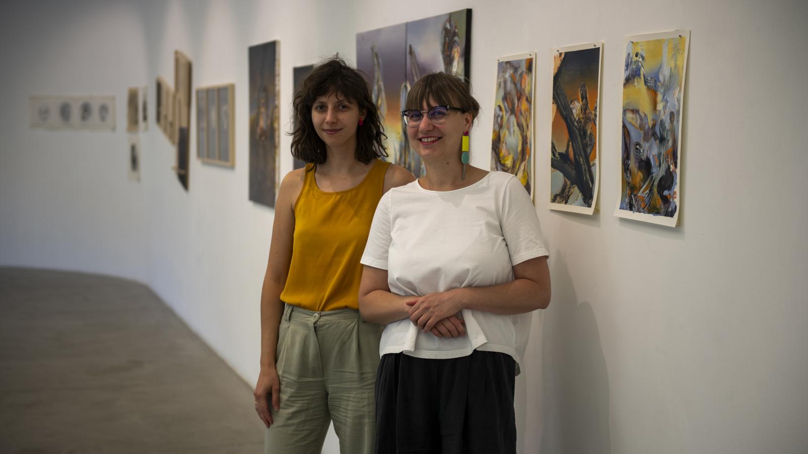 A kiállítás két kurátora, Szabó Annamária esztéta és Kallós Judit művészettörténész