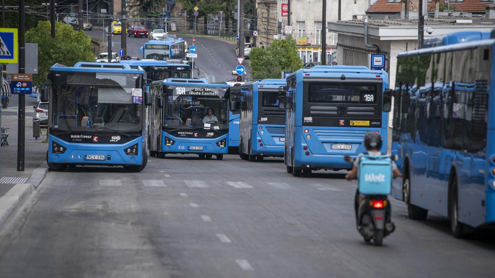 Politikai adok-kapok alakult ki az elöregedett buszok miatt