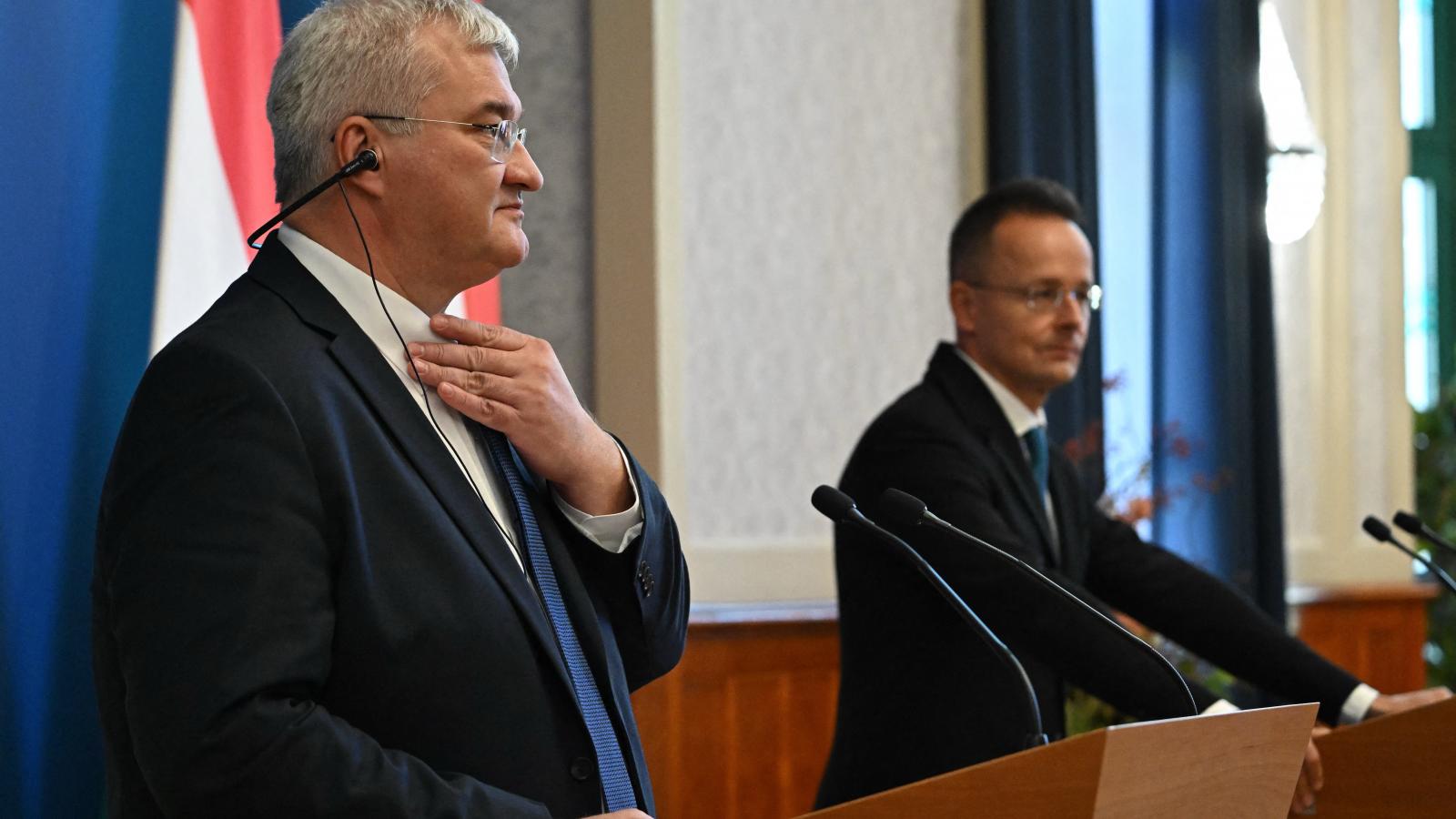 Szijjártó Péter és Andrij Szibiha közös sajtótájékoztatót tart 2024. szeptember 30-án