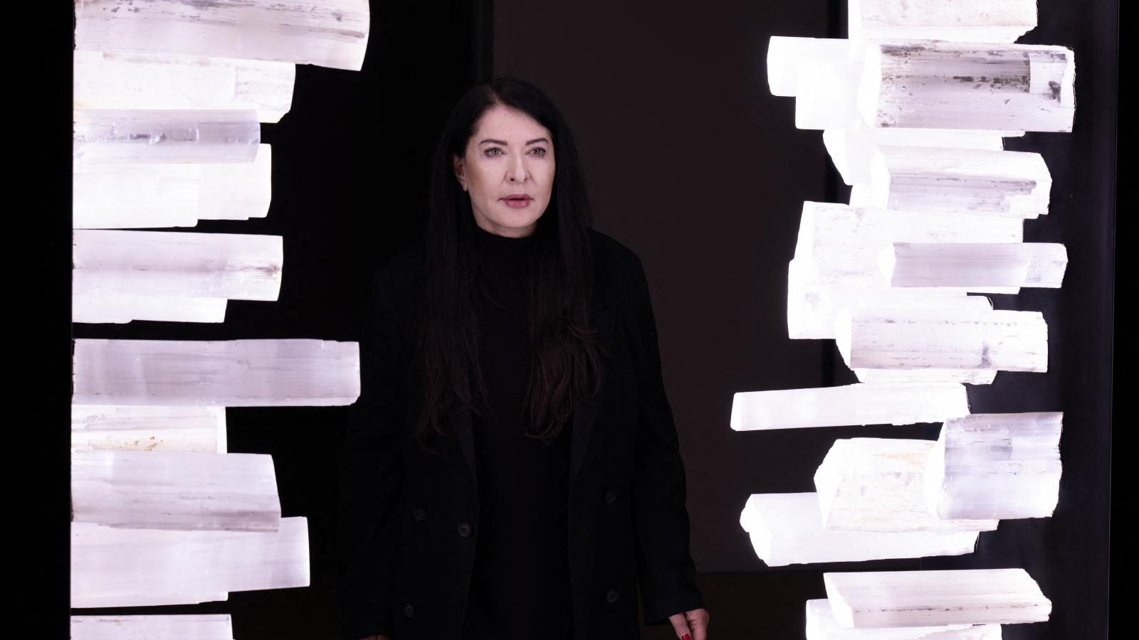 „Most sok a háború, az éhínség, a boldogtalanság, és szörnyű politikai helyzetek vannak, miközben melegszik fel a bolygó. Kell a szépség, a harmónia és a szerelem. Fel kell emelnünk a lelkünket”