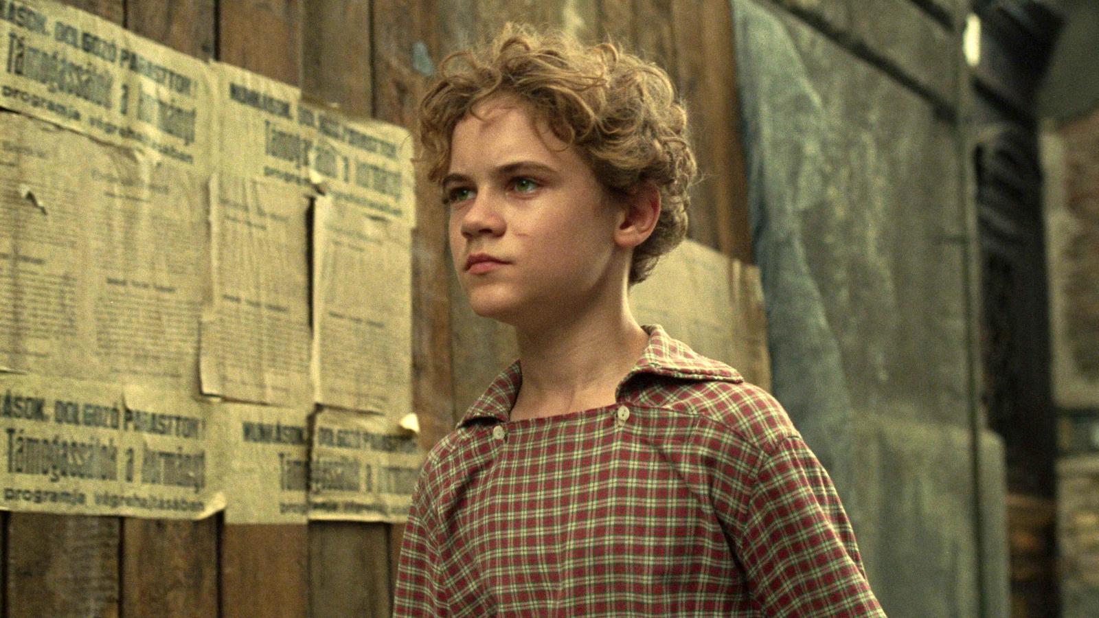 Az Árva ábrázolásmódja és atmoszférája olyan erős, hogy pontosan érezzük, mennyire félelmetes volt a korszak