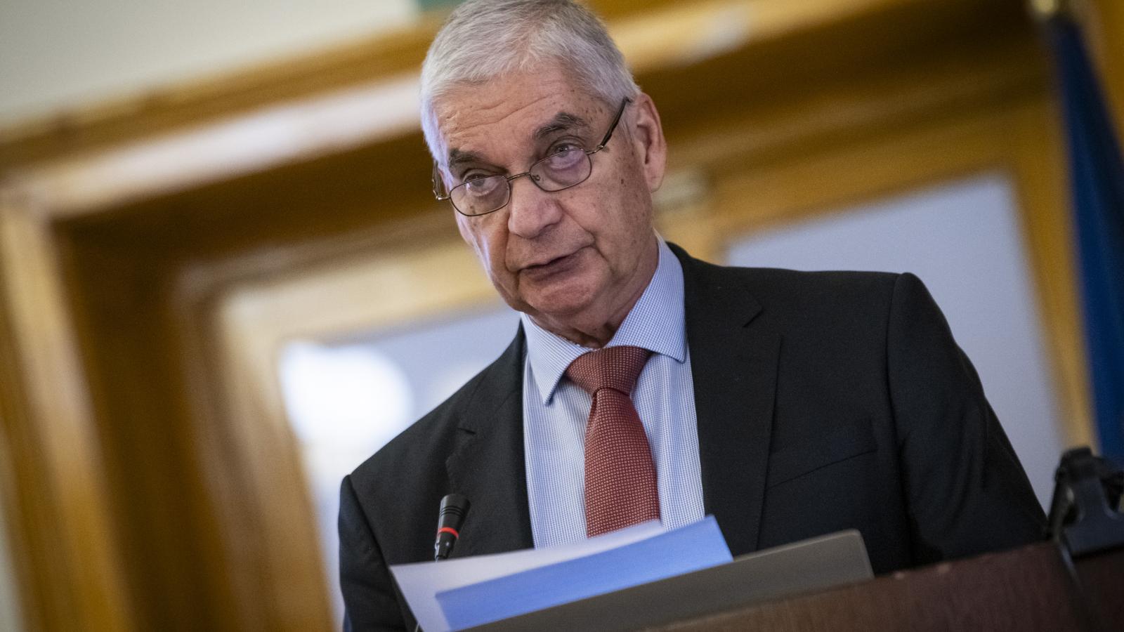 Karsai László szerint a petícióval szélesebb nyilvánosságot kapott egy már meglévő vita