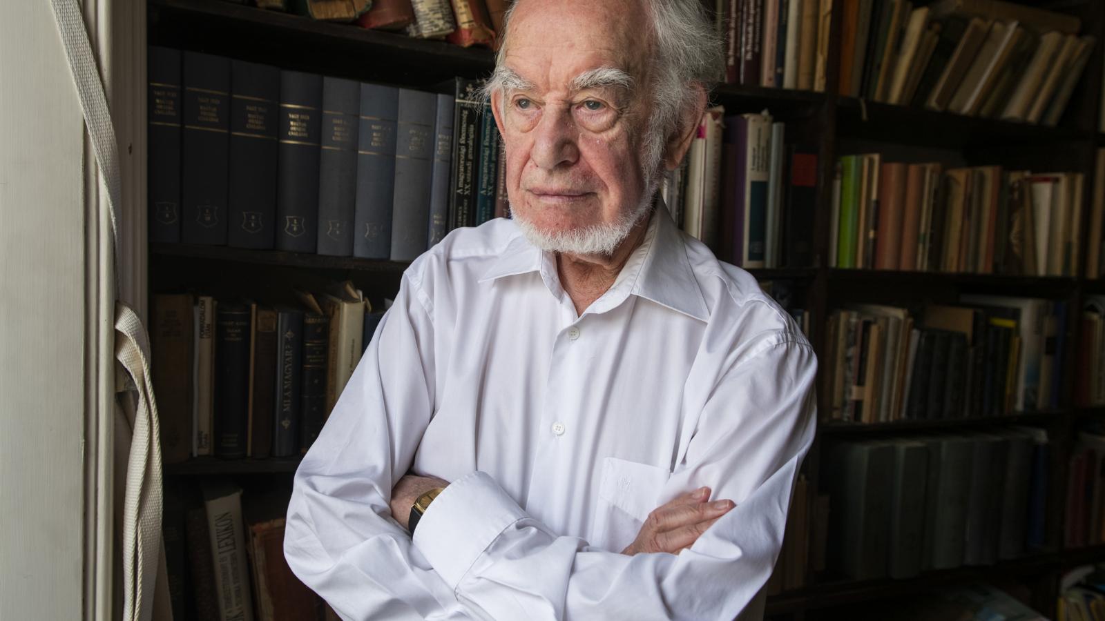 Hajdu Tibor tudósi életet élt. Előbb az MSZMP KB Párttörténeti Intézetében, majd az MTA Történettudományi Intézetében dolgozott